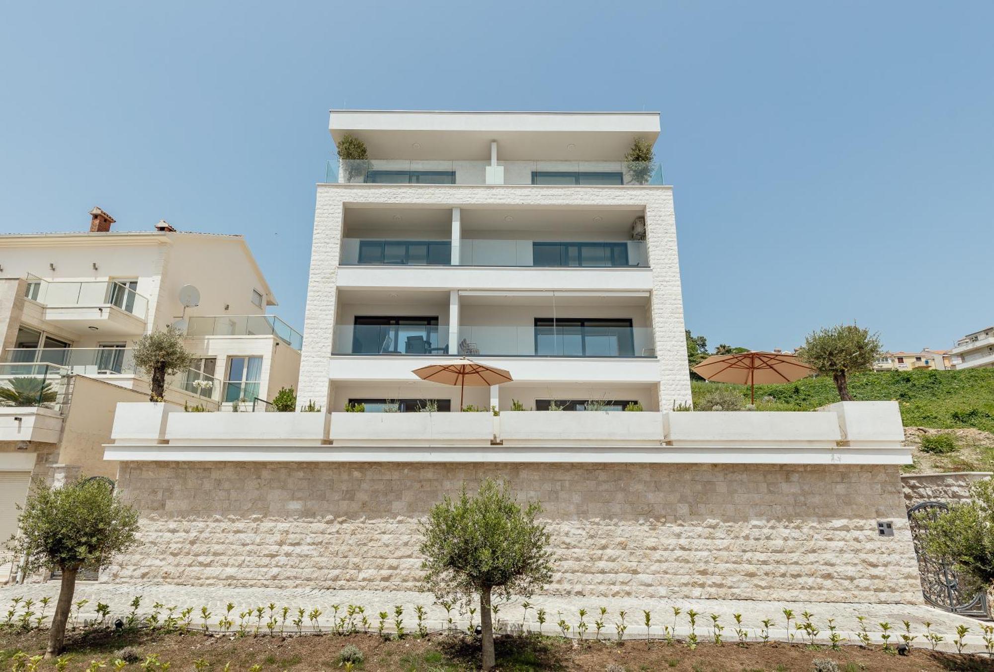 Savina Beachfront Oasis Herceg Novi Exterior foto