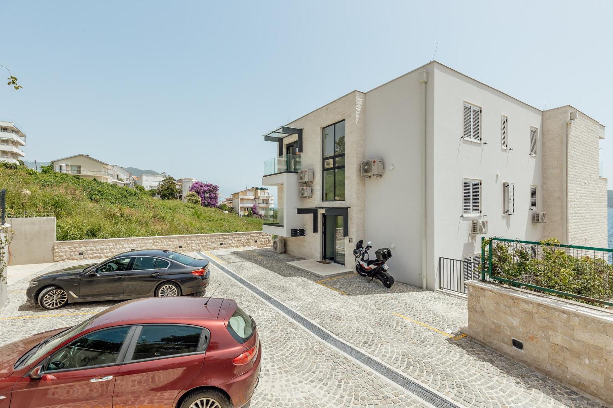 Savina Beachfront Oasis Herceg Novi Exterior foto