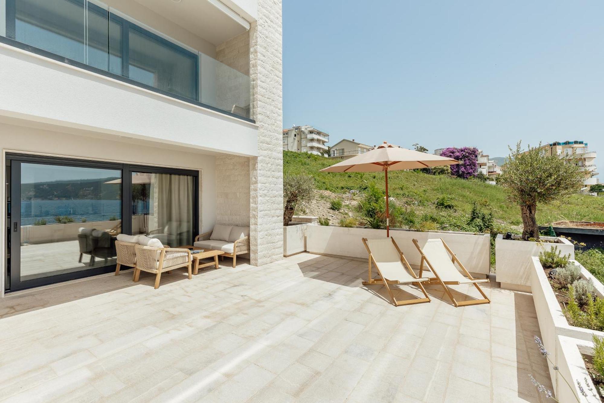 Savina Beachfront Oasis Herceg Novi Exterior foto