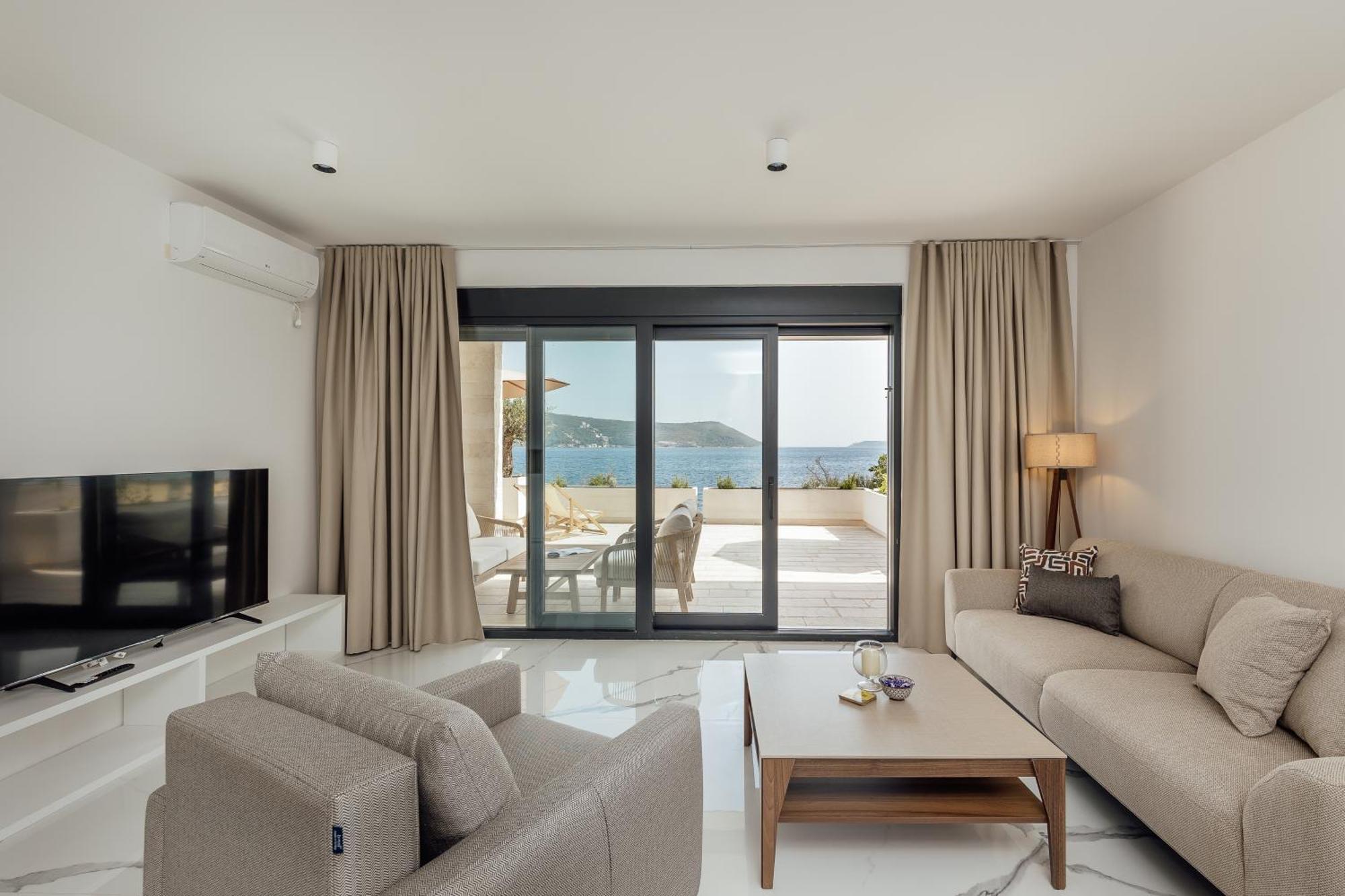 Savina Beachfront Oasis Herceg Novi Exterior foto