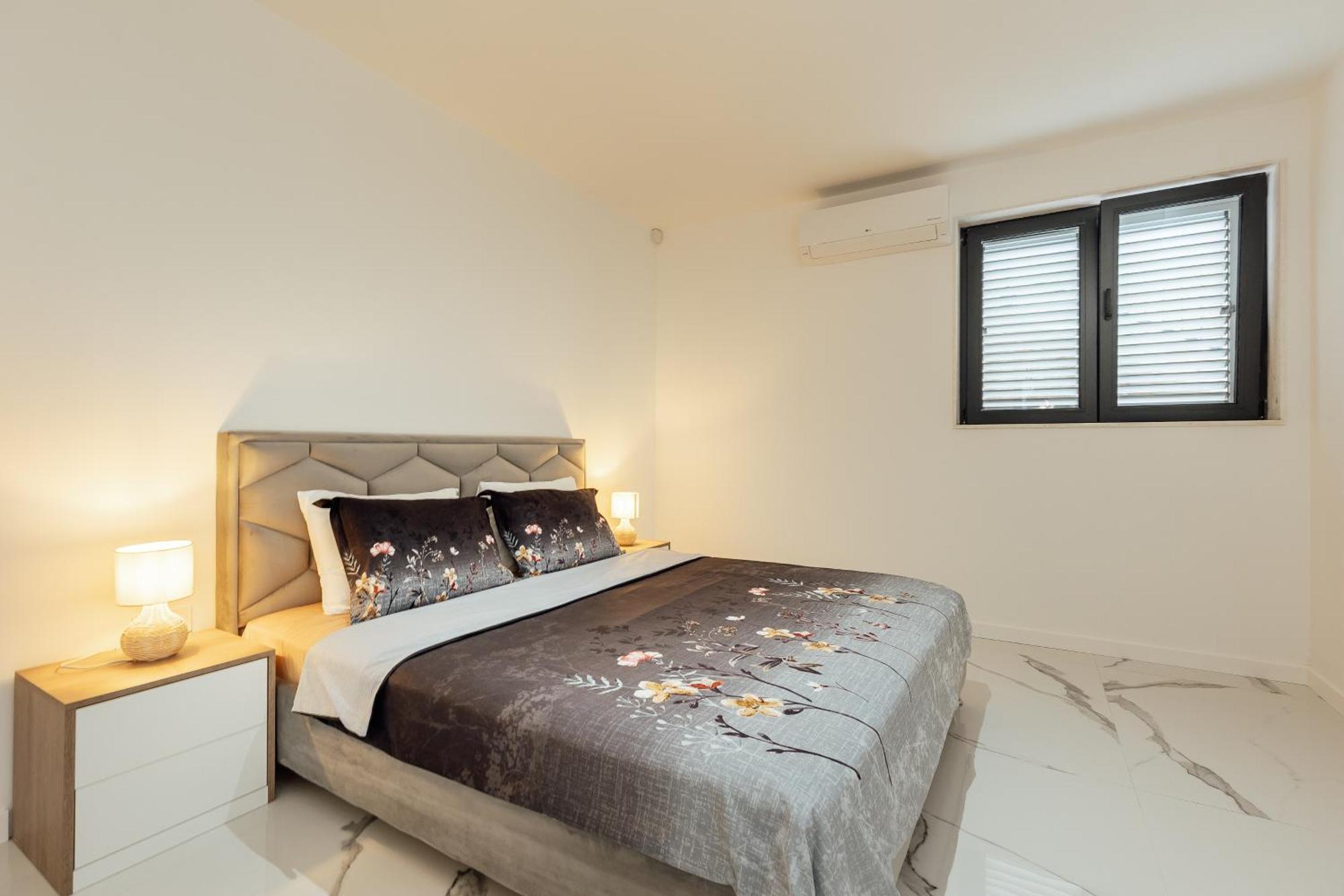Savina Beachfront Oasis Herceg Novi Exterior foto