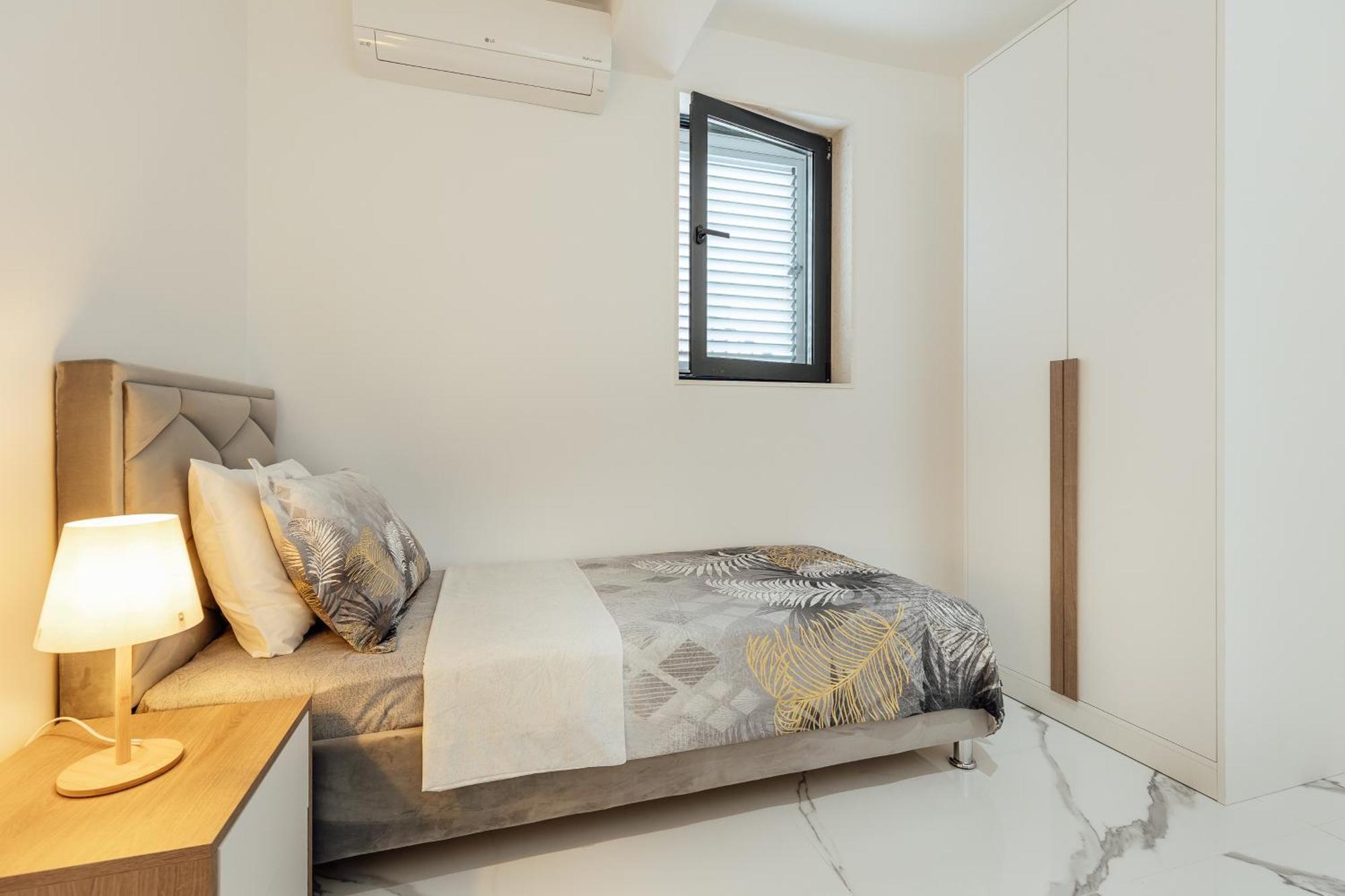 Savina Beachfront Oasis Herceg Novi Exterior foto