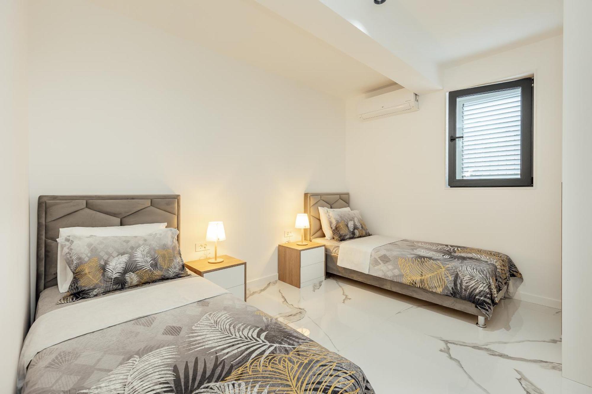 Savina Beachfront Oasis Herceg Novi Exterior foto