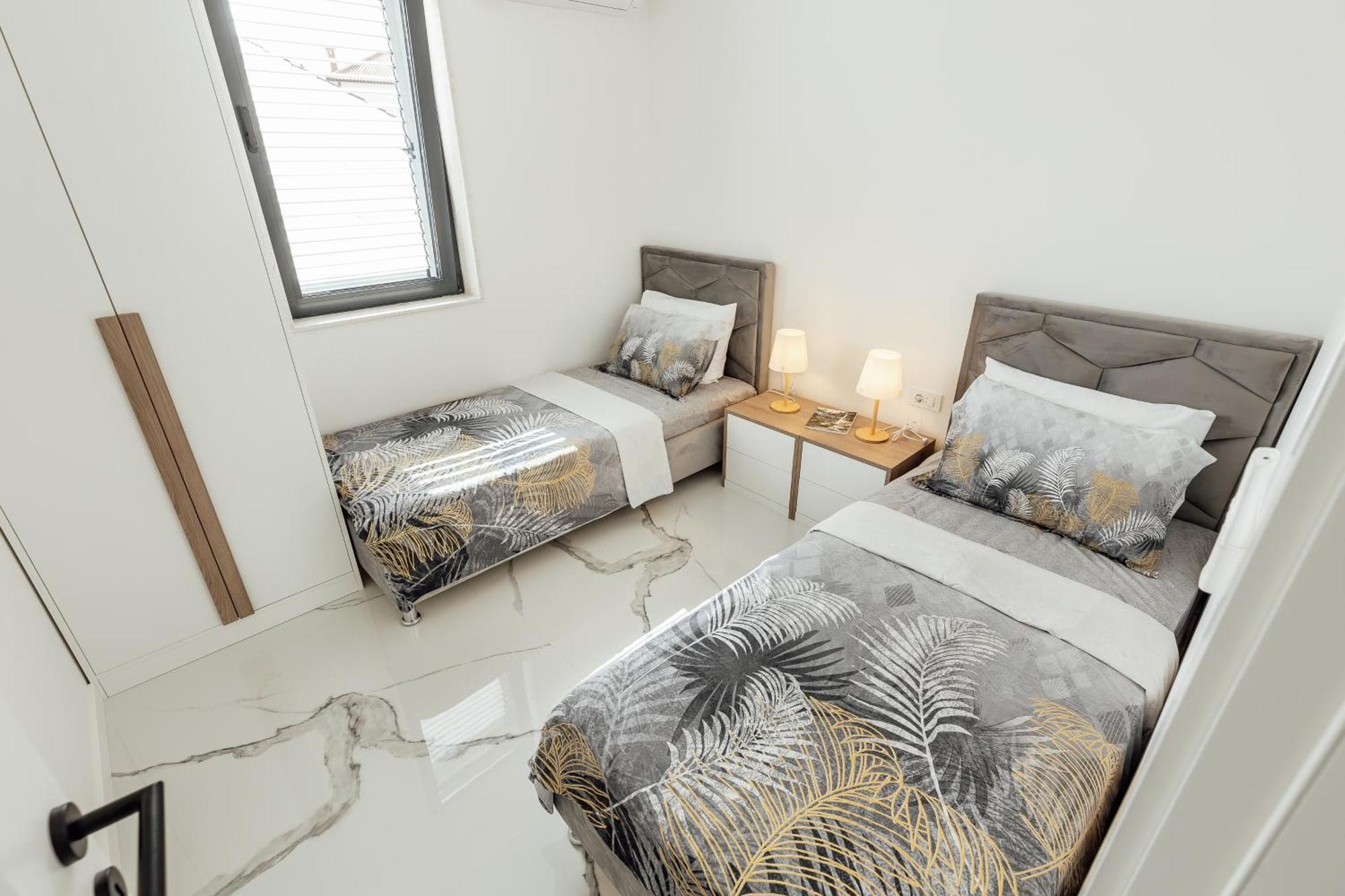 Savina Beachfront Oasis Herceg Novi Exterior foto