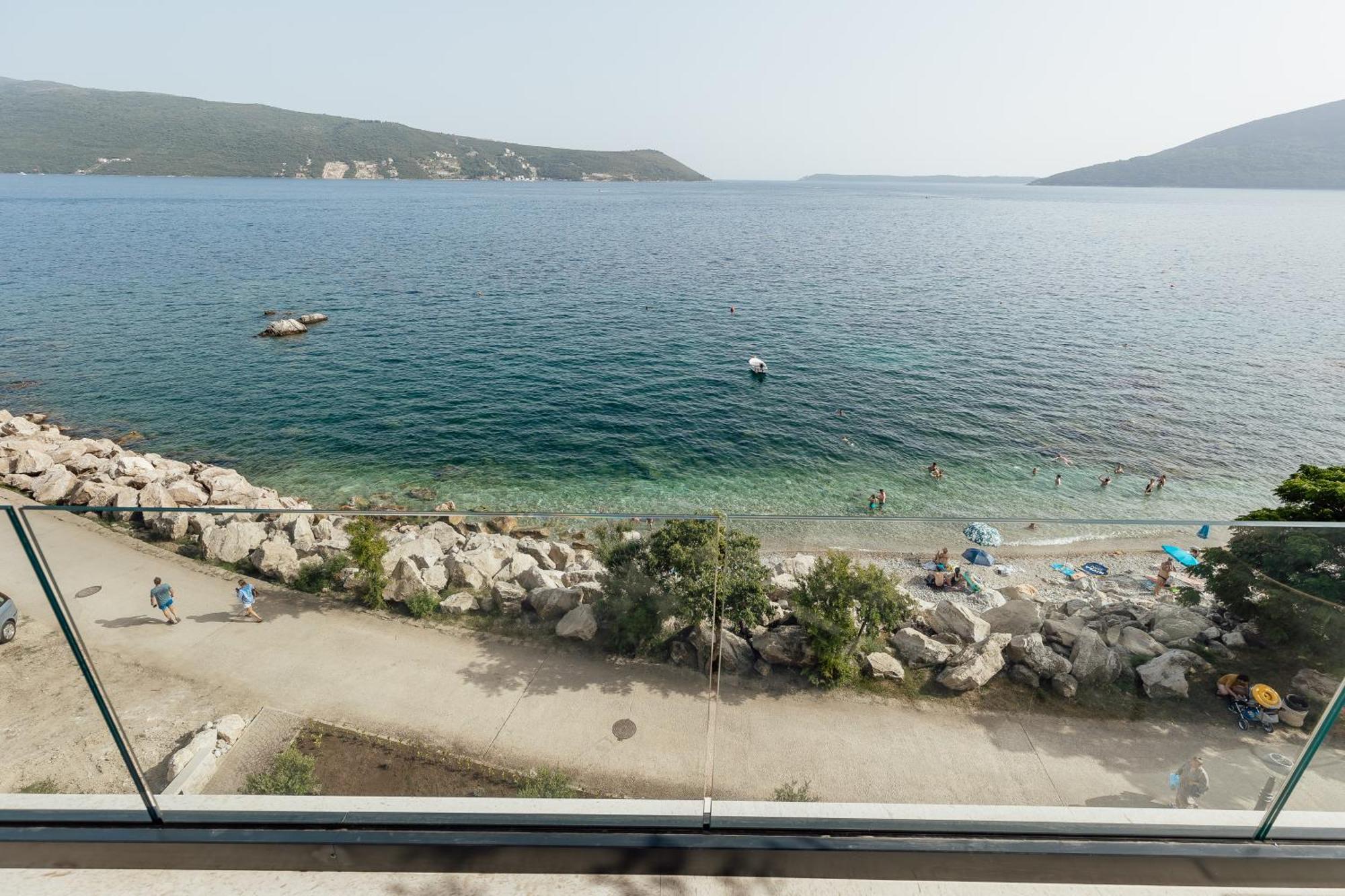 Savina Beachfront Oasis Herceg Novi Exterior foto
