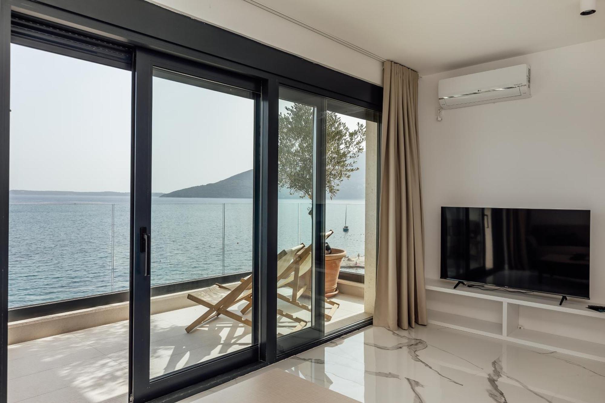 Savina Beachfront Oasis Herceg Novi Exterior foto
