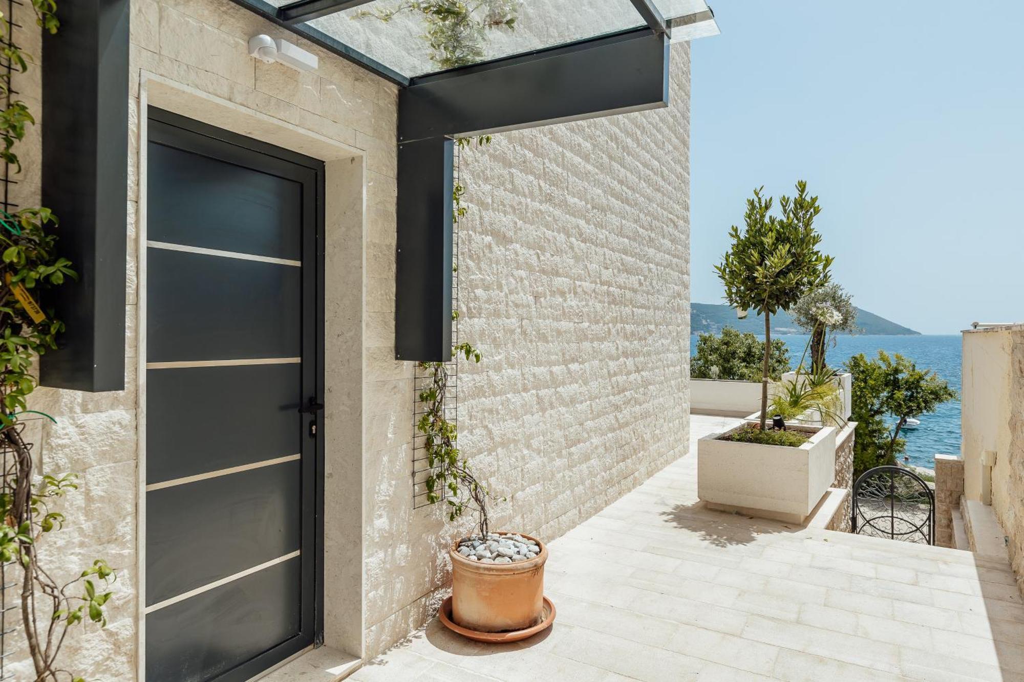 Savina Beachfront Oasis Herceg Novi Exterior foto